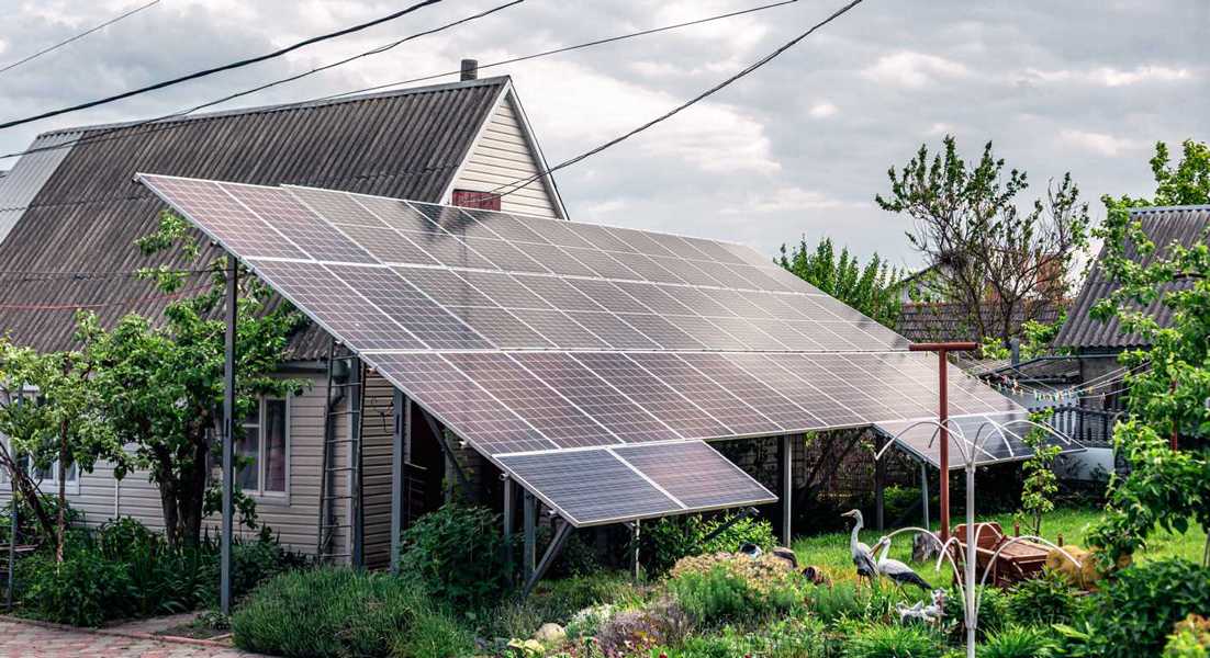 Solarpanels können auch neben dem Haus aufgestellt werden.