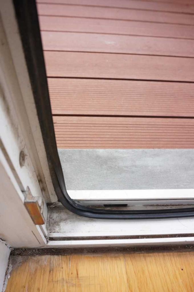 Beim Frühjahrscheck sollten Türen Fensterdichtungen geprüft werden.