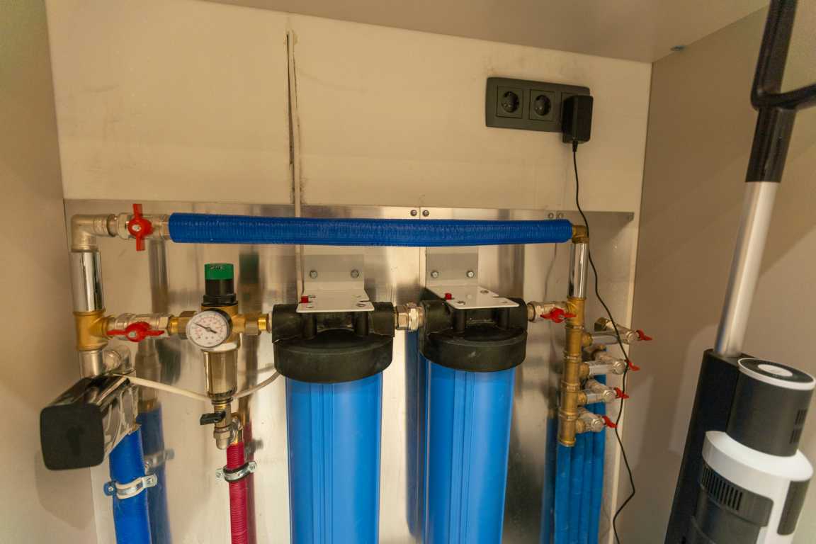 Immobilien im Frühjahr: Check für Eigentümer, Käufer und Verkäufer. Beim Frühjahrs-Check sollte die Haustechnik inkl. Wasserenthärtungsanlage geprüft werden und gewartet.